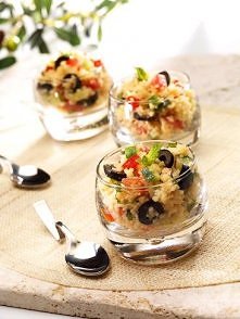 Pucharek kuskusu po grecku

200 g Kaszy Kuskus Kupiec
1 ogórek
2 pomidory
15 oliwek czarnych bez pestek
pęczek świeżej mięty
1 opakowanie jogurtu naturalnego (150g)
sok wyciśnię...