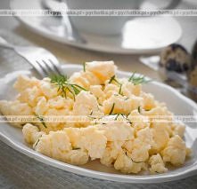 Jajecznica z serem feta