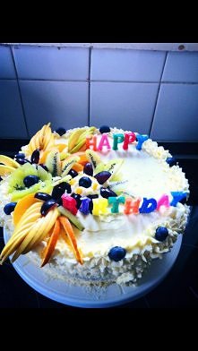 tort smietanowy na urodziny