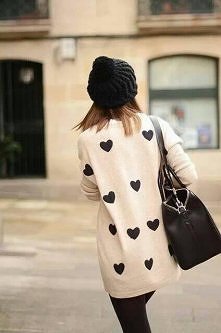 sweterek w serduszka <3