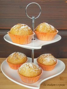 Cytrynowe muffinki orkiszowe z czekoladą studencką