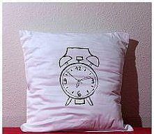 Poszewka na poduszkę rozmiar 40x40. Ręcznie malowana. Materiał 100% bawełna. Kontakt: aguzikprawda.kontakt@gmail.com