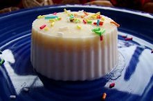 Zdrowe lody bananowe -domowe
    * 2 szt banan,
    * 1 szkl mleko,
    * 1/2 szkl mleko niesłodzone w puszce,
    * cukier,
    * POSYPKA
W malakserze miksujemy jednego banana ...