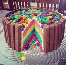 Tort tęczowy.