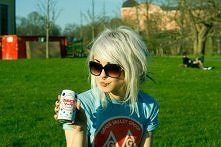 pierdol to, co będzie jutro.
Zaczęłam cierpieć na bezsenność.
Nawet nie wiesz co można sobie ubzdurać przez całą noc.