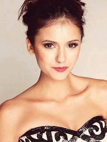 Nina Dobrev !