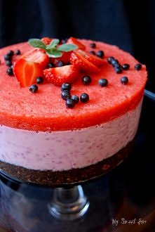 Sernik jagodowy z musem tru...