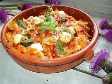 Zapiekanka makaronowa z oliwkami i fetą w pesto pomidorowym

Składniki:

    kilka szt feta
    5 szt oliwki
    1 szkl makaron
    2 łyżki oliwa
    do smaku sól
    1 garść ba...