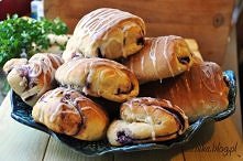 Lekkie drożdżówki na mascarpone z jagodami