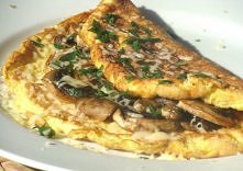 puszysty omlet z pieczarkami i serem