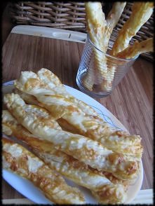 Serowe paluchy z ciasta francuskiego &amp;amp;#8211; coś na ząb