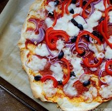 Cieniutkie ciasto do pizzy. Jak z pizzeri!