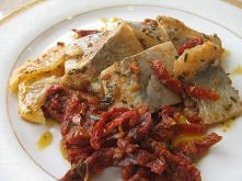 Śledź z suszonymi pomidorami i cytryną