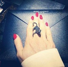 3 złe nawyki, które podstępnie rujnują Twoje paznokcie!

Skończ z tym!