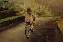 Jazdą na rowerze spalisz dużo kalorii polecam na odchudzanie ;D