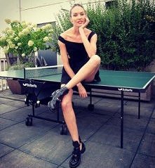 Jak pozować do zdjęć, żeby wyglądać na szczuplejszą? 

Triki, które TZREBA znać!