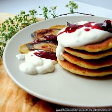 Owsiane placuszki ze słodką śmietanką i owocami. Śniadanko <3