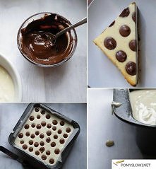 1 szklanka bułki tartej z grahama,
1/4 szklanki kakao,
2 łyżeczki cukru,
1/4 szklanki roztopionego masła,
40 dag miękkiego kremowego sera,
1/2 szklanki cukru,
2 jajka,
5 dag roz...