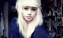 jak jej się te włosy trzymają? :D