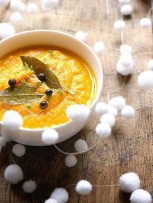 MARCHEWKOWA ZUPA Z CHRZANEM I ŚMIETANĄ

700 - 720 g marchewki
2 niewielkie ziemniaki
2 łyżki oliwy
1 łyżka oliwy cytrynowej
sok z połówki cytryny
1 średnia cebula
1 płaska łyżec...