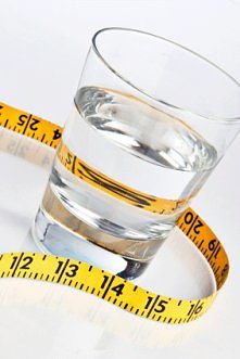 Kochane pijmy dużo wody w ciągu dnia, woda jest najbardziej naturalnym napojem - nie dostarcza cukru, a tym samym zbędnych kalorii :)