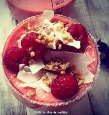 Koktajl z arbuzem,maliną,mango i bananem. 

Link do przepisu w pierwszym komentarzu.