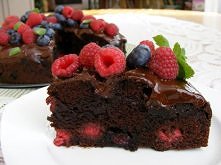 czekoladowe ciasto z malinami i borówkami
Składniki suche:
1,5 szkl. mąki pszennej
3/4 szkl. cukru
2 łyżki kakao gorzkiego
1 łyżeczka sody
cukier waniliowy
szczypta soli
Składni...