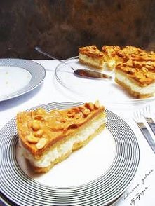 Ciasto z kajmakiem i orzeszkami ziemnymi