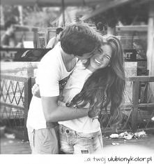 Jesteś moim ciepłem, jesteś moim tlenem. Dajesz mi powietrze oddycham coraz głębiej. Zabijasz te złe wiersze i dajesz te najlepsze. Bo jesteś  w moim sercu i na z zawsze już tam...