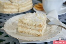 Przepis

Proporcje na tortownice kwadratową 24x24cm lub 20x26cm

Składniki:
2 opakowania budyniu (najlepiej kokosowego)
900 ml mleka
6 łyżek cukru
kostka masła
kieliszek spirytu...