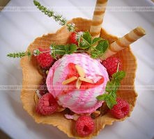 Lody w morelami i malinami