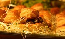 Kominki z ciasta francuskiego z pieczarkami ...