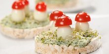 Grzybki z jajek przepiórczych i pomidorków :)