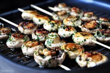 grillowane pieczarki

Składniki:
· małe pieczarki
· kawałek masła lub oliwa z oliwek
· sól czosnkowa
· suszona natka pietruszki
· pieprz czarny
Pieczarki obieramy i odcinamy im ...