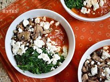 Polenta z pieczarkami w miseczkach

Składniki (na 4 porcje):
3 szklanki bulionu warzywnego/rosołu
1 szklanka wody
1 szklanka mąki kukurydzianej
1 łyżka oleju
2 ząbki czosnku
25 ...