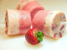 Lody truskawkowe

SKŁADNIKI:

    250 g truskawek,
    100 g cukru pudru,
    1 jajko,
    300 g jogurtu naturalnego,
    około 7 plastikowych kubeczków i tyle samo łyżeczek.

W...