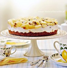 Orzechowe ciasto z jogurtem i ananasem