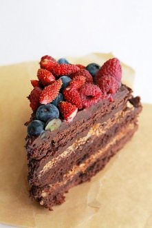 Tort czekoladowy z migdałową bezą, kremem maślanym i owocami


Przepis po kliknięciu w zdjęcie ♥