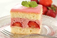 Biszkopt: - 3 jajka, osobno żółtka od białek - pół szklanki drobnego cukru - pół szklanki mąki pszennej - 2 łyżki mąki ziemniaczanej

Masa truskawkowa:

- pół kilograma truskawe...