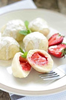 knedle z truskawkami