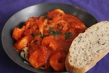 krewetki w pomidorach z czosnkiem