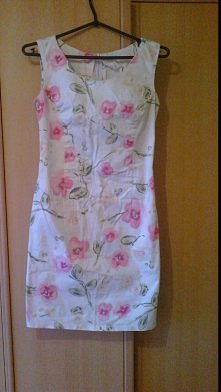 śliczna sukienka w kwiaty. ;-)