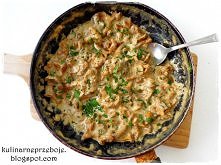 ki

    Kurki - 0,5kg kurek
    Masło - kilka łyżek
    Cebula - 1 średniej wielkości
    Czosnek - 3-4 ząbki
    Śmietana kremówka 30% - 100ml
    Gęsta śmietana 18% - 3 czubat...