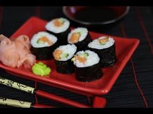 Oryginalny Przepis Video na Sushi Maki z Łososiem - prosty w przygotowaniu przepis na japońskie sushi, który może zmienić Twoje kulinarne życie :) Obejrzyj Video i zostaw nam ko...