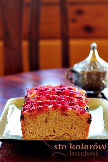 Ciasto z czerwonymi porzecz...