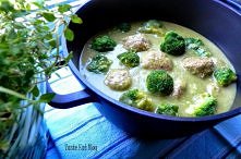 Taste Eat DIETETYCZNIE: Pulpety drobiowe w kremie z zielonych warzyw, bez tłuszczu mąki i śmietany!!!