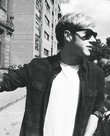 :*Niall