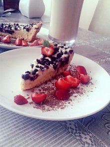 pyszna tarta z jagodami:3 +kawa mrożona...idealne na spotkania z znajomymi