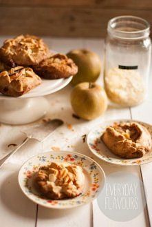 MINI GALETTE Z MARCEPANEM I JABŁKAMI.