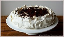 Beza Pavlova z kawą.